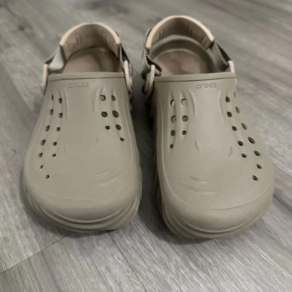 CROCS Echo Clogs - Picture 2 of 6